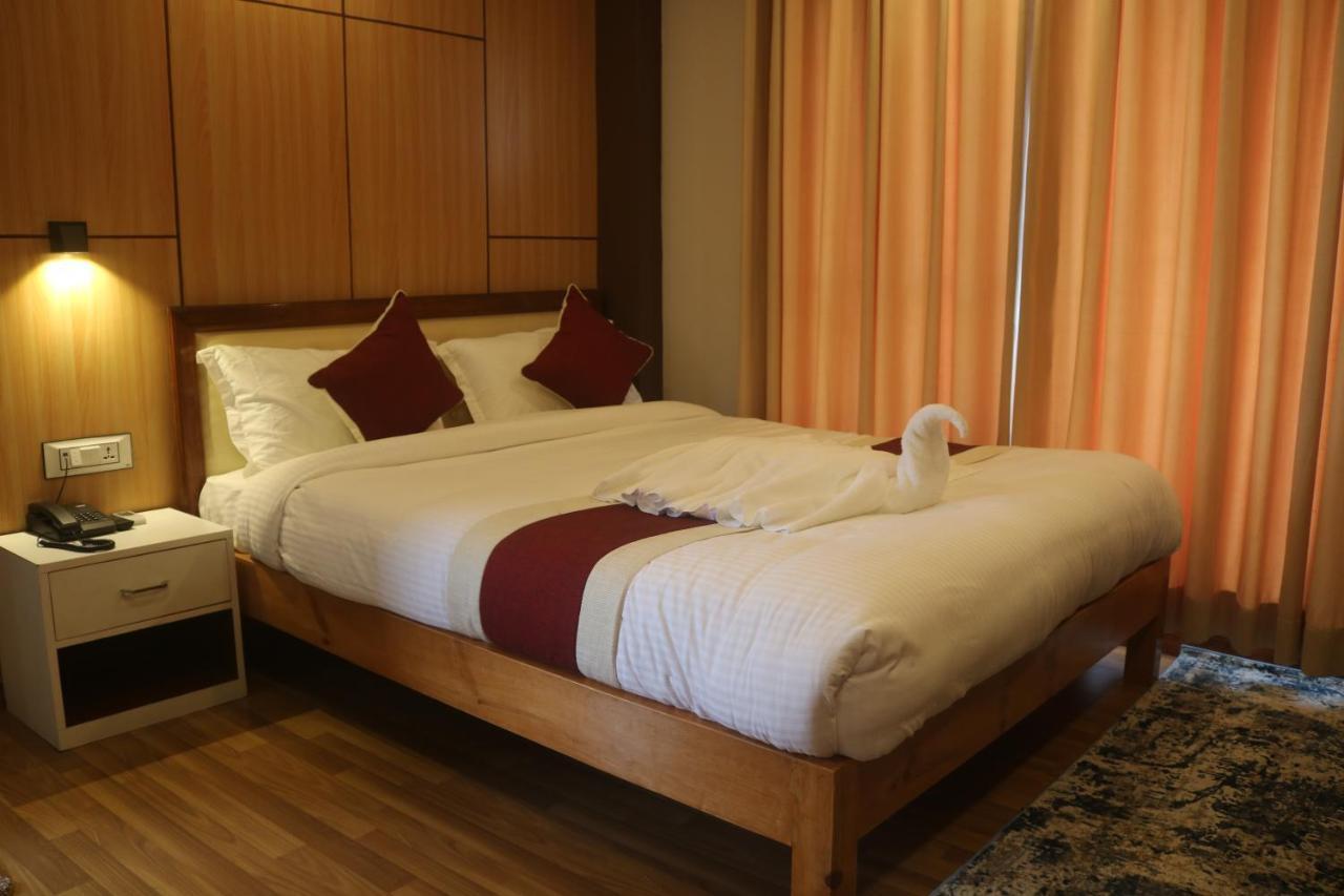 Hotel Family Ties Pvt. Ltd. Kathmandu Exterior foto