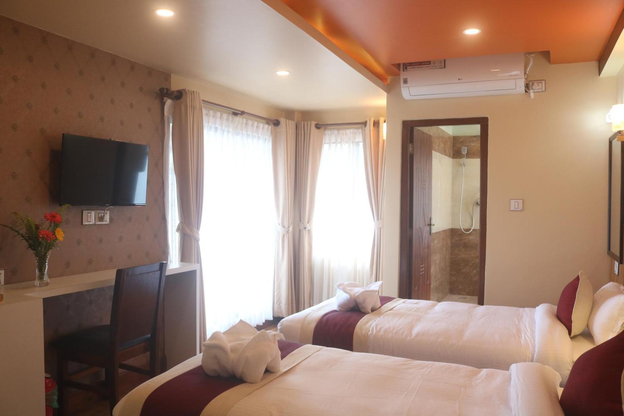 Hotel Family Ties Pvt. Ltd. Kathmandu Exterior foto